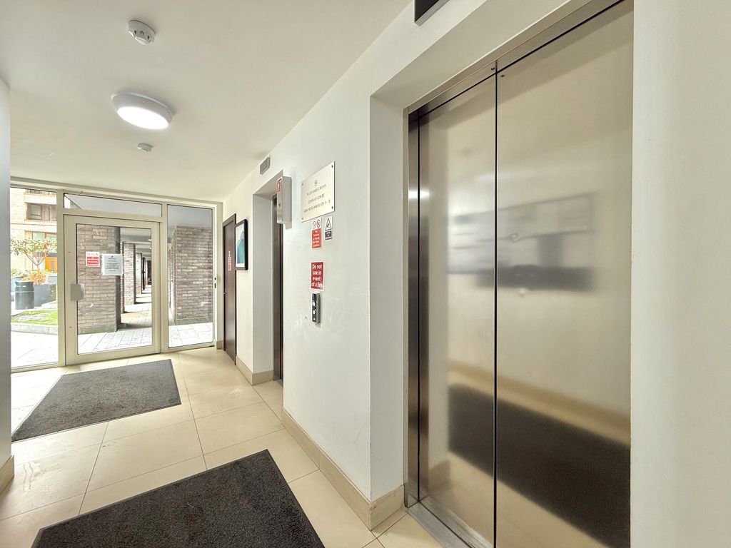 Property photo 3 of 14 Lift