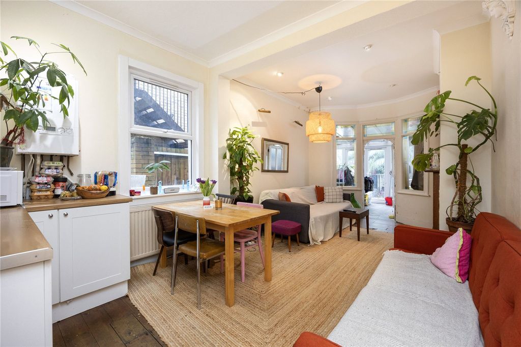 Property photo 2 of 12 Kitchen