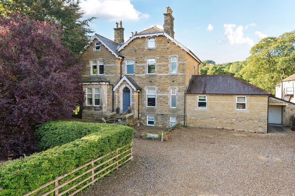 Property photo 1 of 25