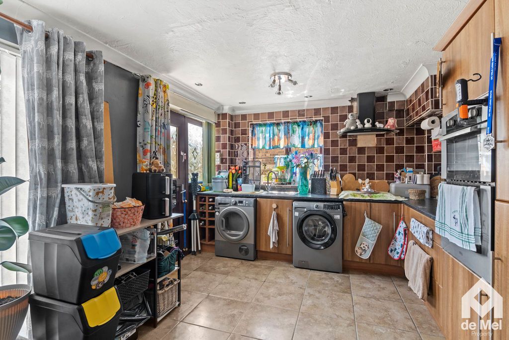 Property photo 2 of 12 Photo 7