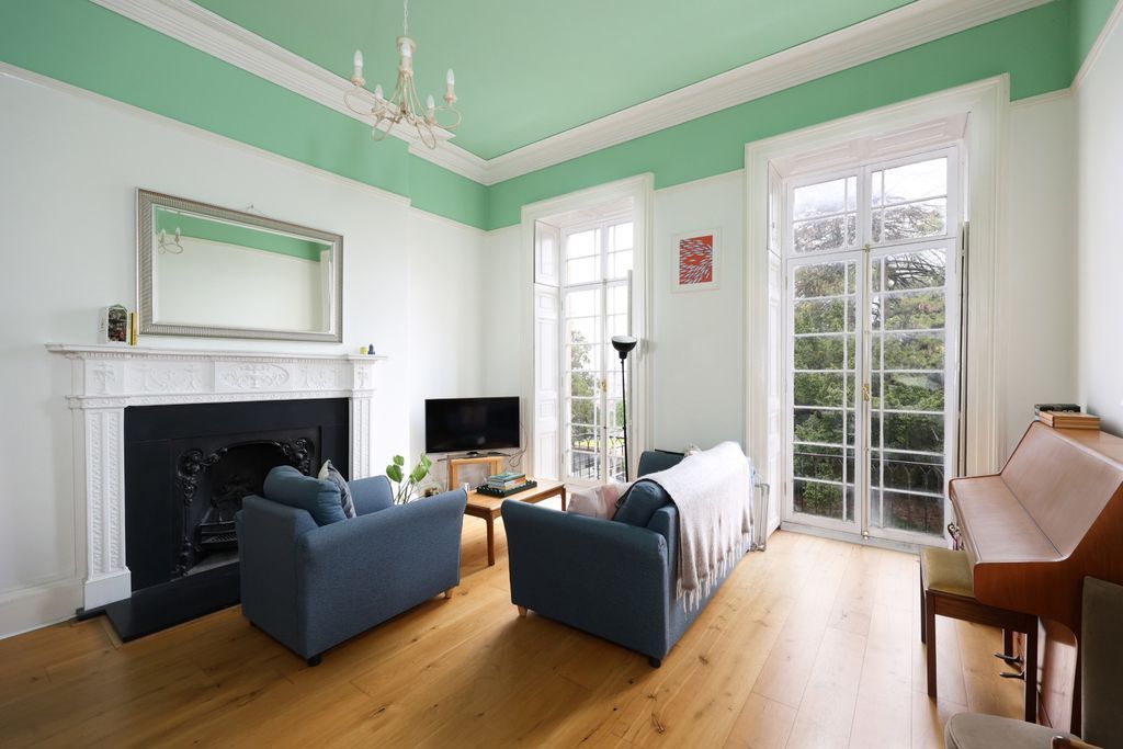 Property photo 1 of 10 Sitting Room