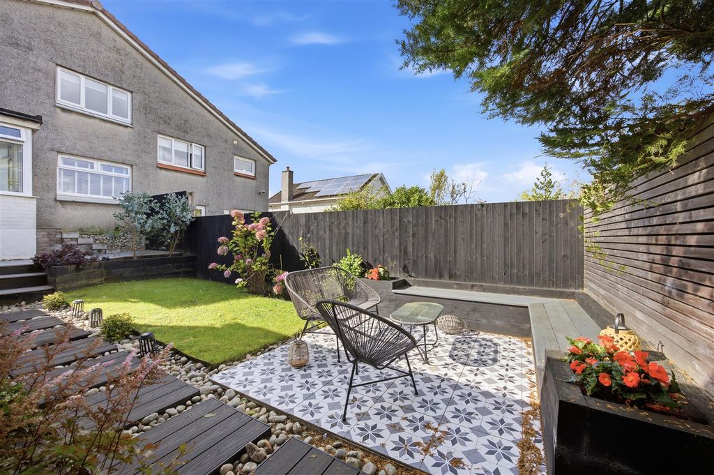 Property photo 2 of 22 03-5_Old_Isle_Road_Kirkintilloch_003.Jpg