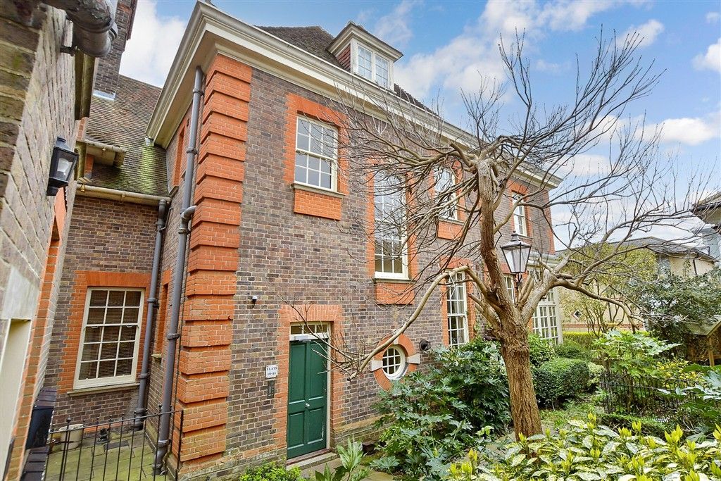 Property photo 1 of 2 External (Web)