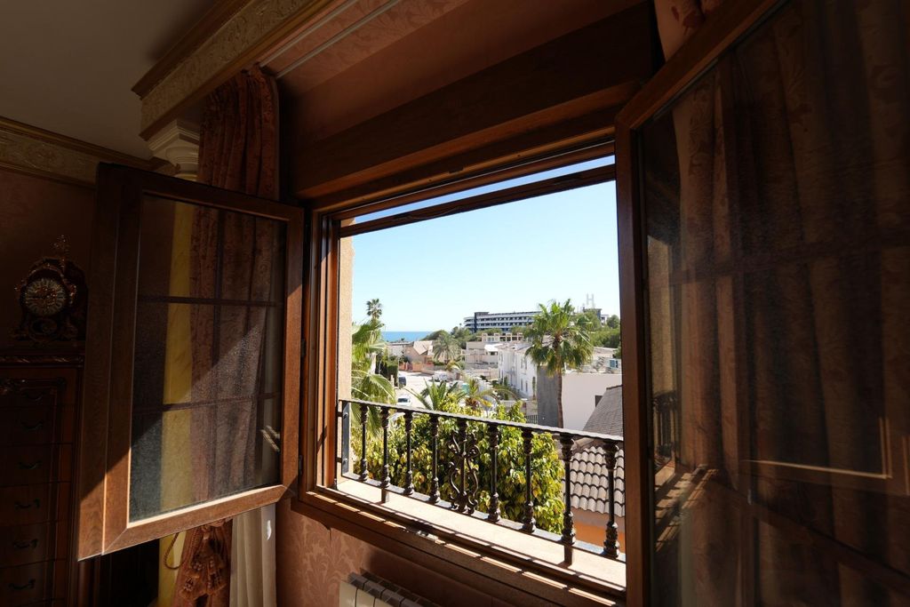 Property photo 2 of 50