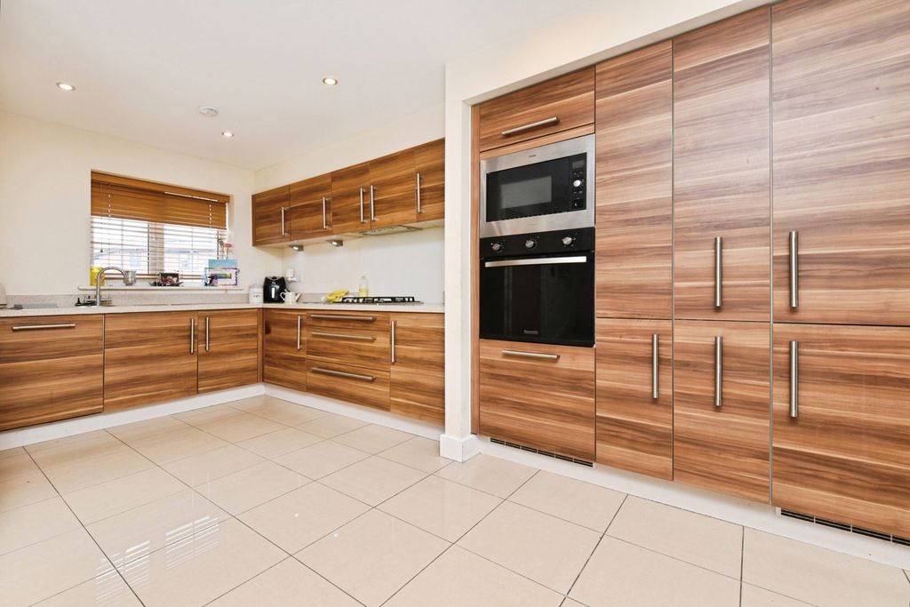 Property photo 3 of 17 Pbox-Img.Jpg