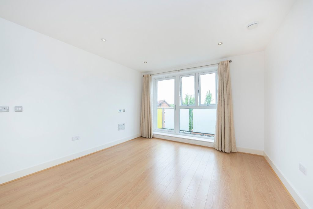 Property photo 3 of 22 Picture No. 24