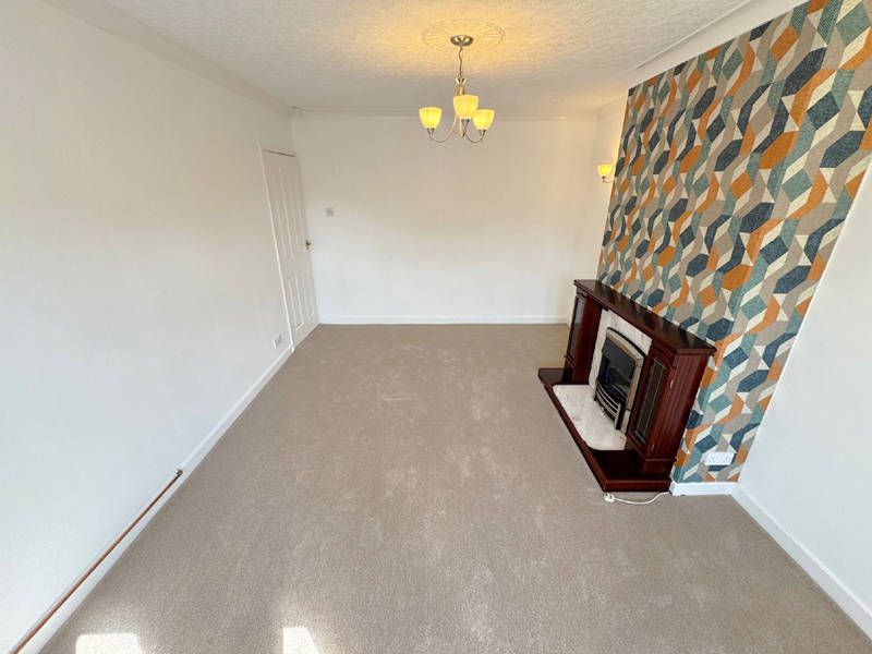Property photo 3 of 21 Lounge