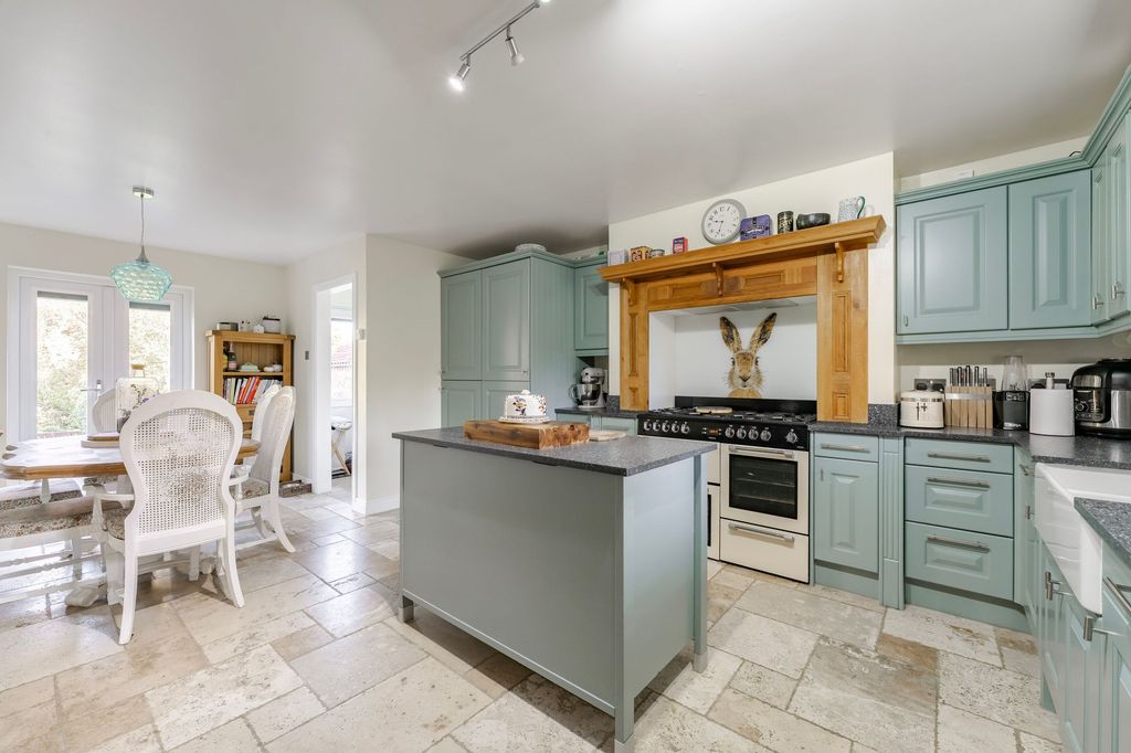 Property photo 2 of 30