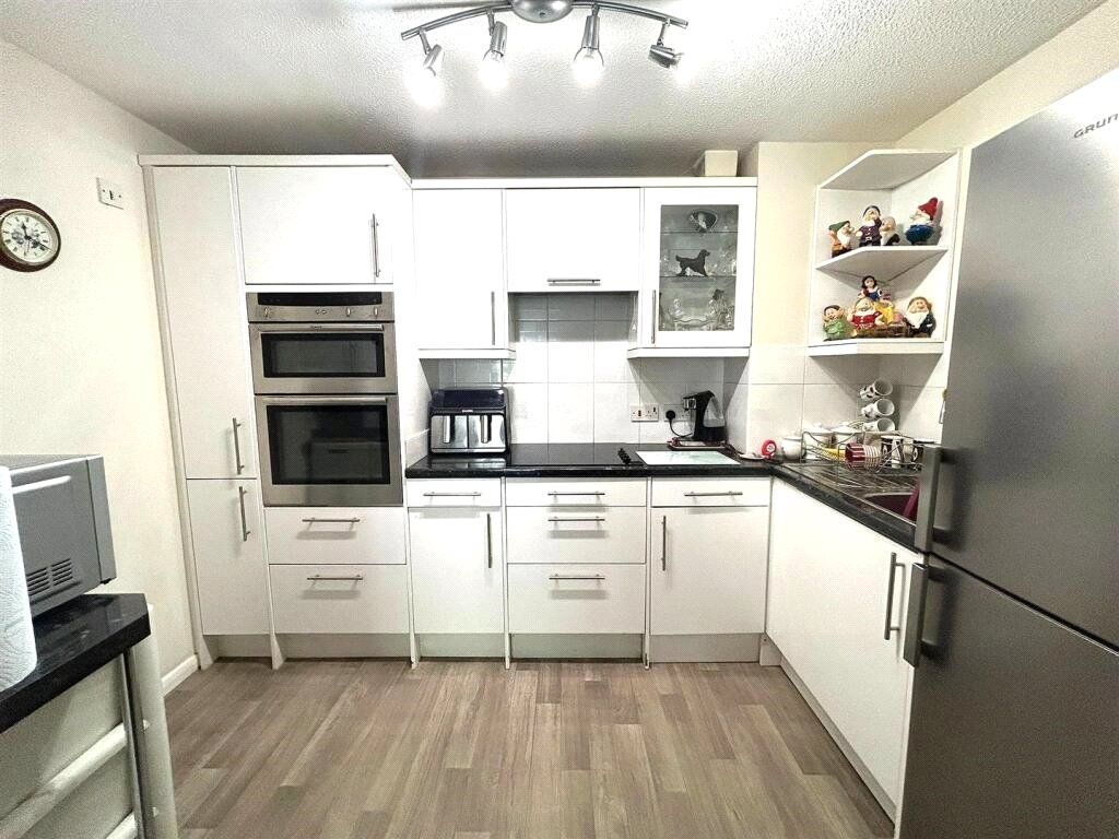 Property photo 2 of 8 Picture No. 13