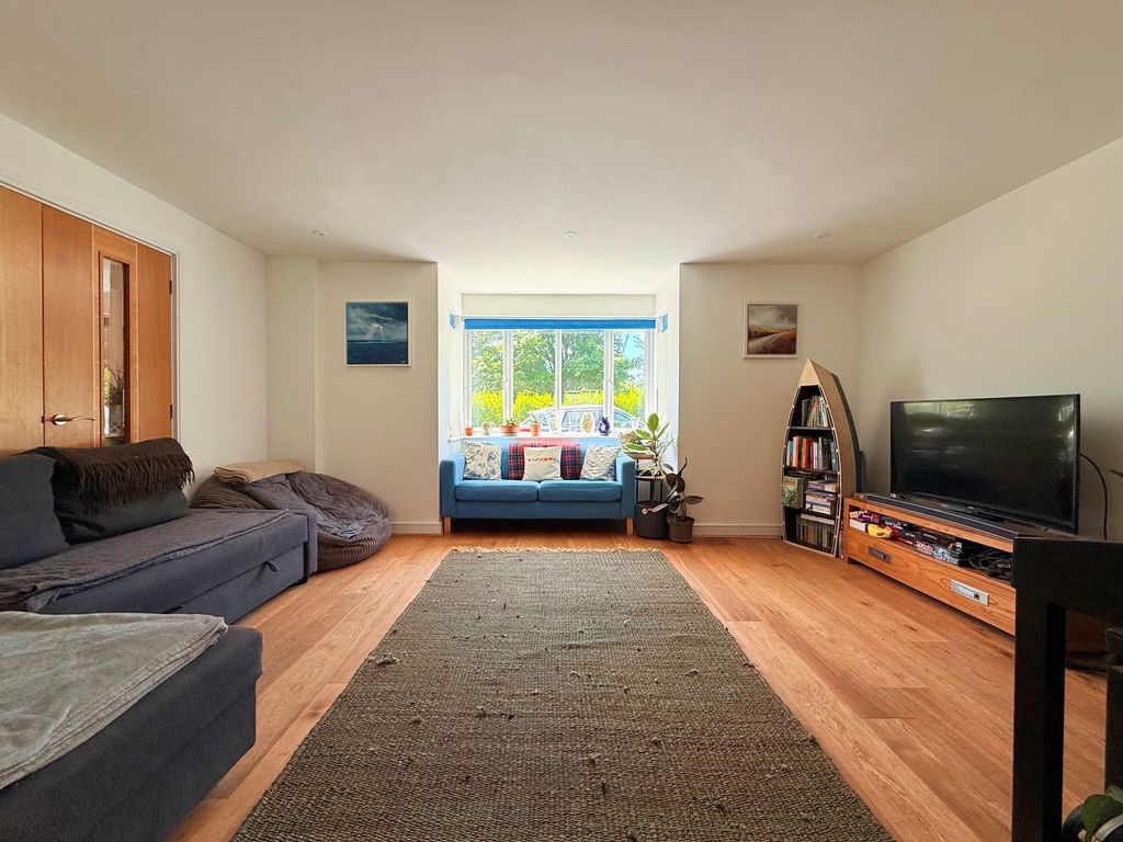 Property photo 3 of 24