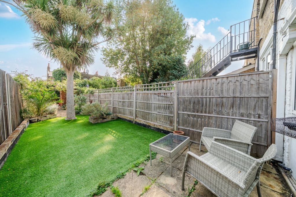 Property photo 2 of 13 Picture No. 17