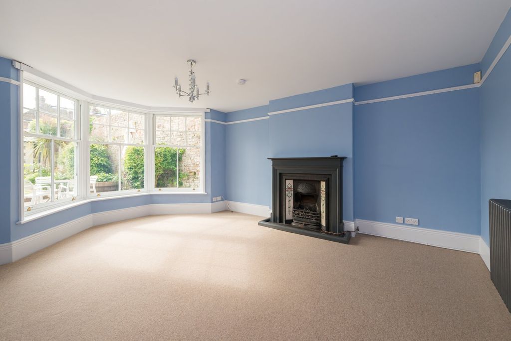 Property photo 2 of 22 Picture No. 06