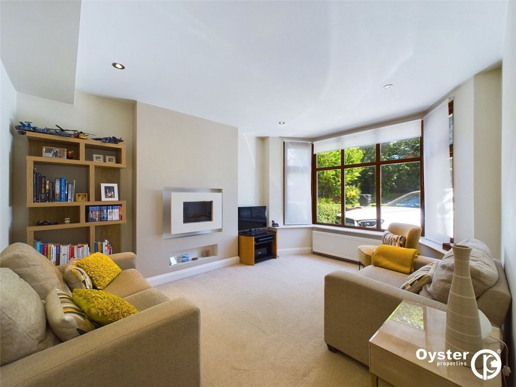 Property photo 2 of 25