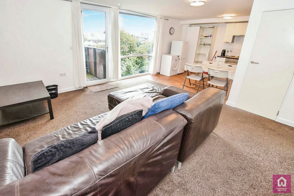 Property photo 2 of 15 Pbox-Img.Jpg