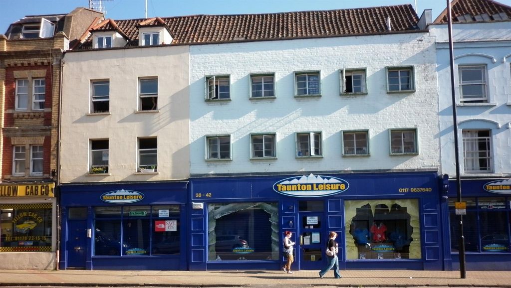 Property photo 1 of 7 Bright And Vibrant Central Urban Location...