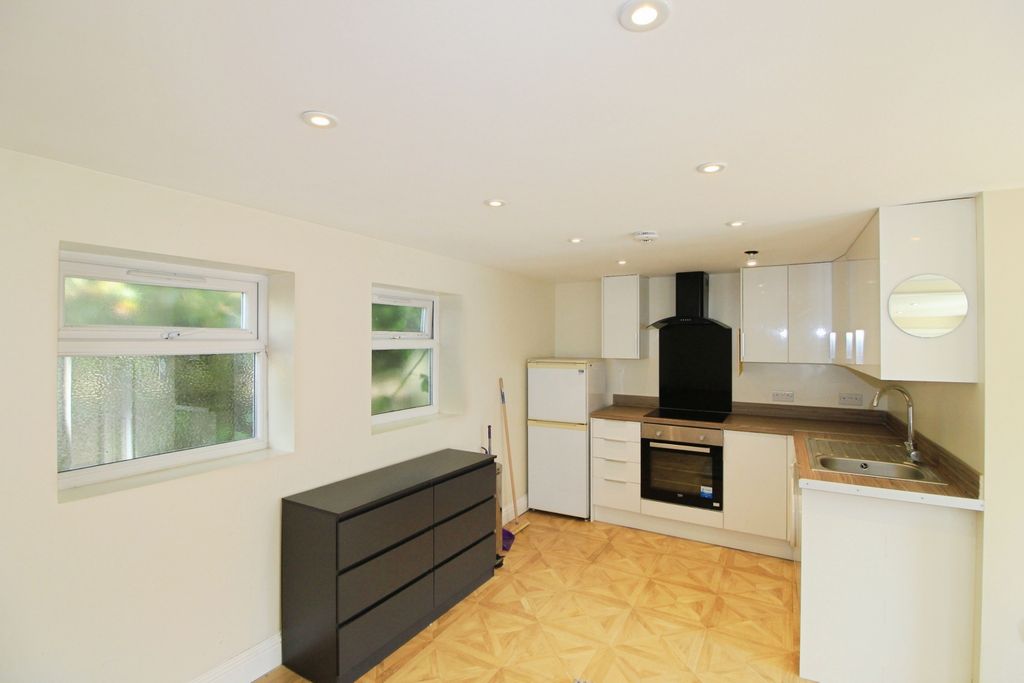 Property photo 2 of 6 Gallery