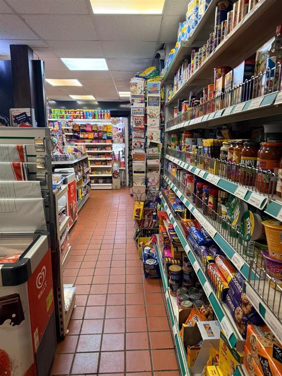 Property photo 2 of 32 004E3E5F-c62c-41d4-A8A9-0F7426F14Bec.Jpg