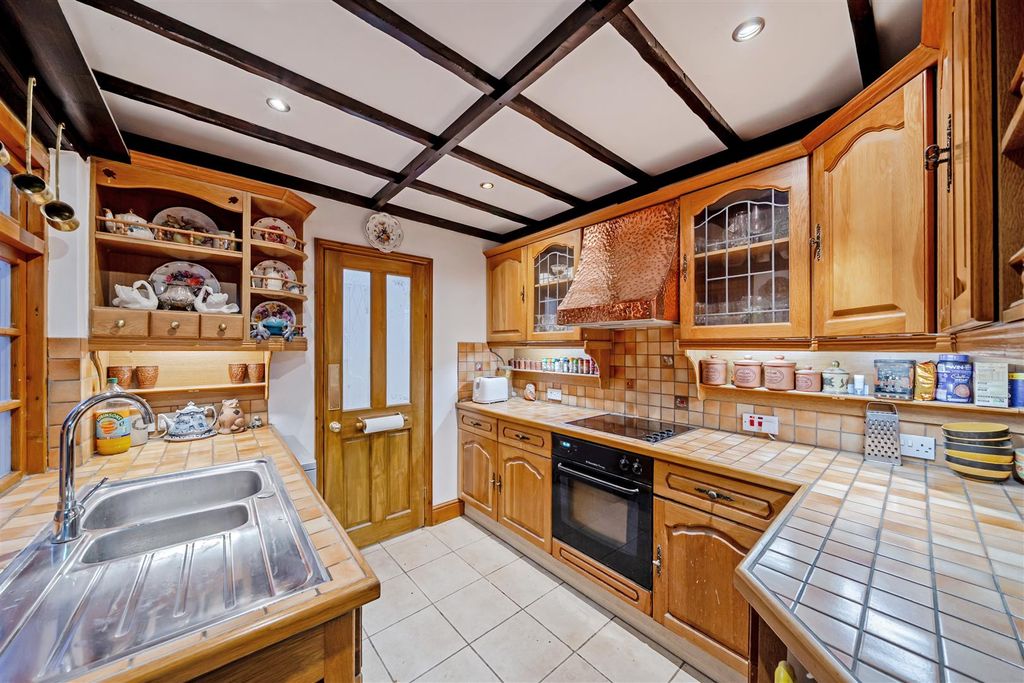 Property photo 2 of 11 New Road - Kitchen 3.Jpg