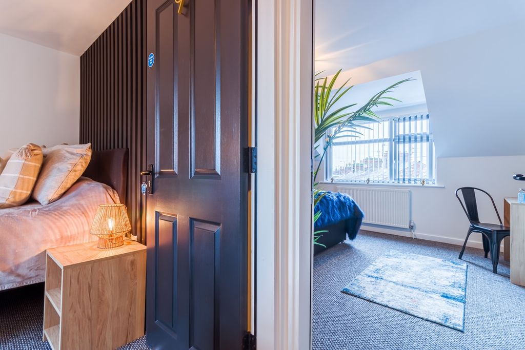 Property photo 3 of 32