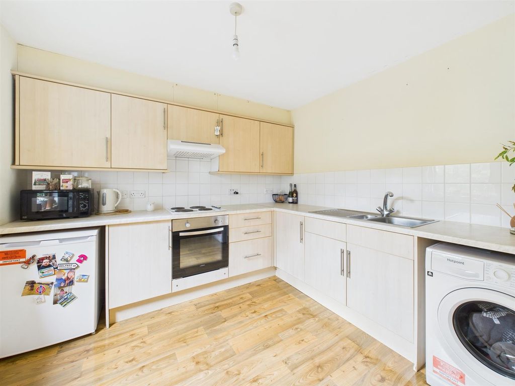 Property photo 3 of 16 Kitchen