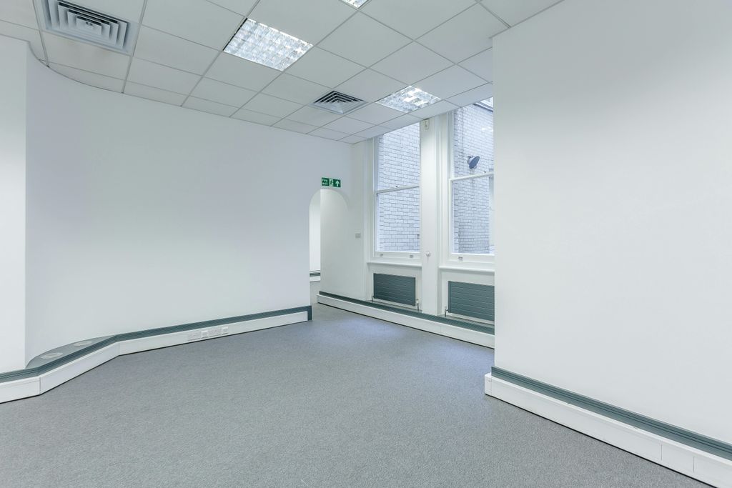 Property photo 2 of 16 8392524Interior13.Jpg