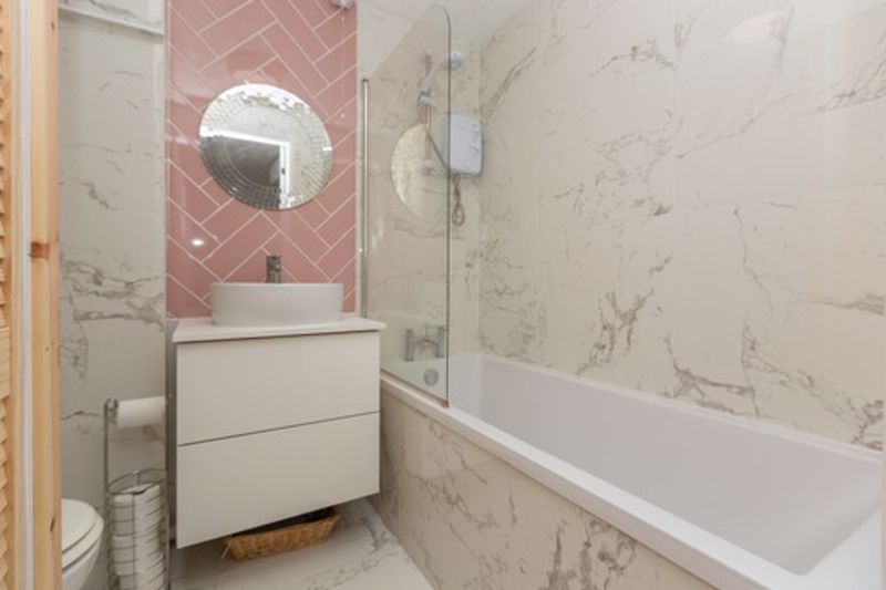 Property photo 3 of 9 Bathroom