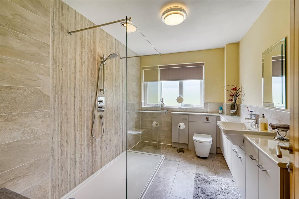 Property photo 3 of 47 Wet Room/WC