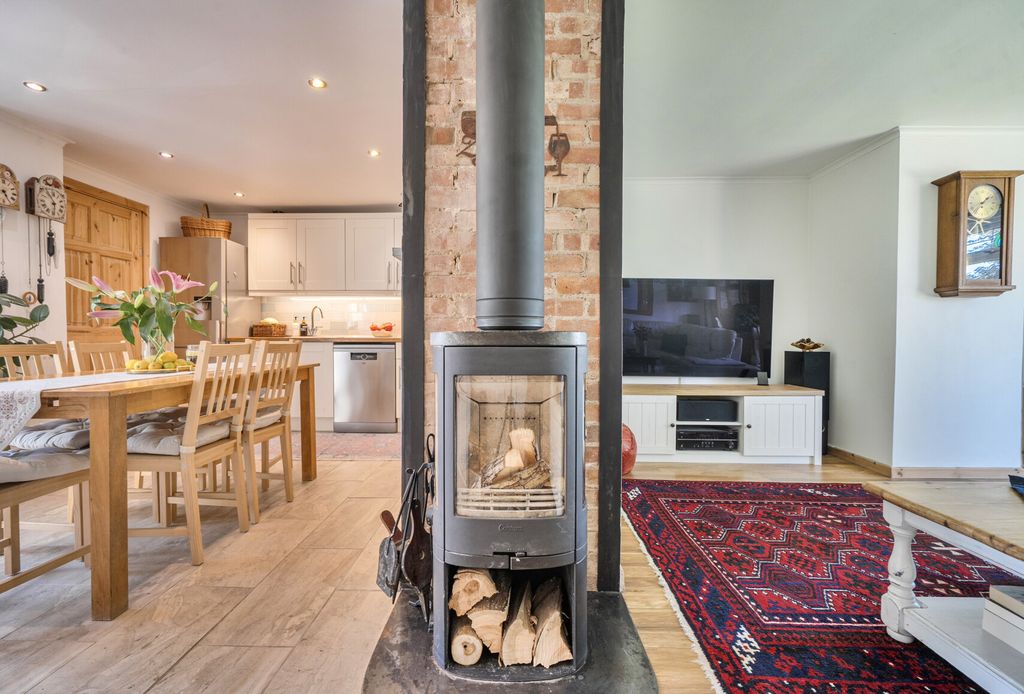 Property photo 3 of 15 1466463-10-6A15c5...