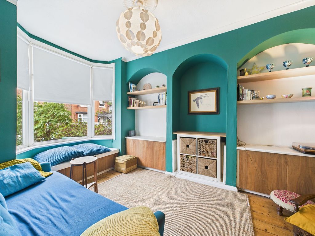 Property photo 2 of 16 Lounge