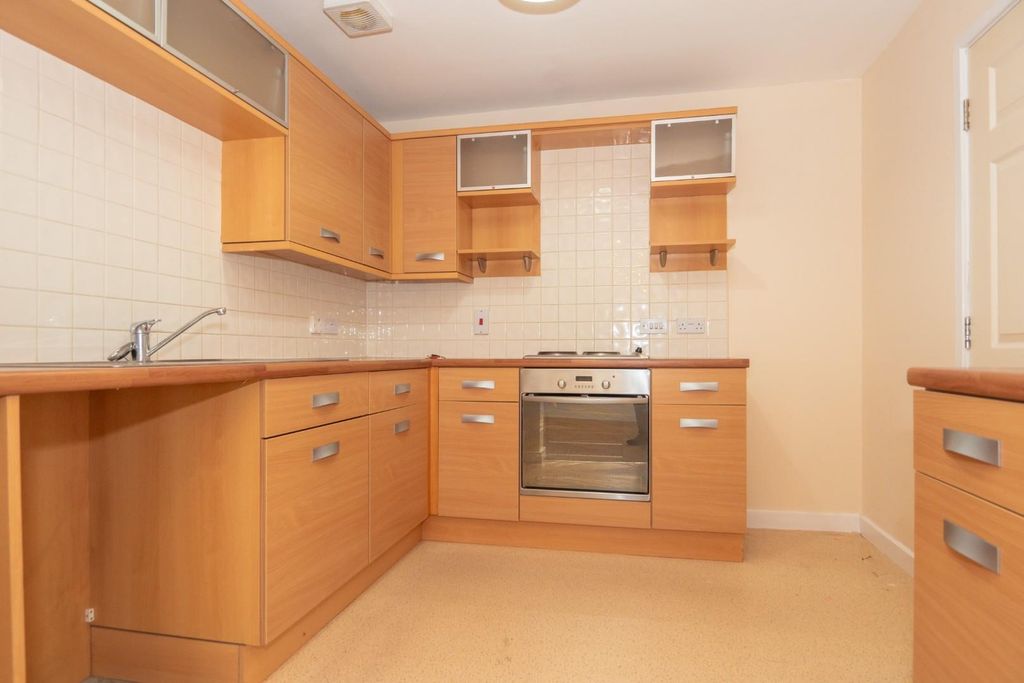 Property photo 3 of 20 Kitchen