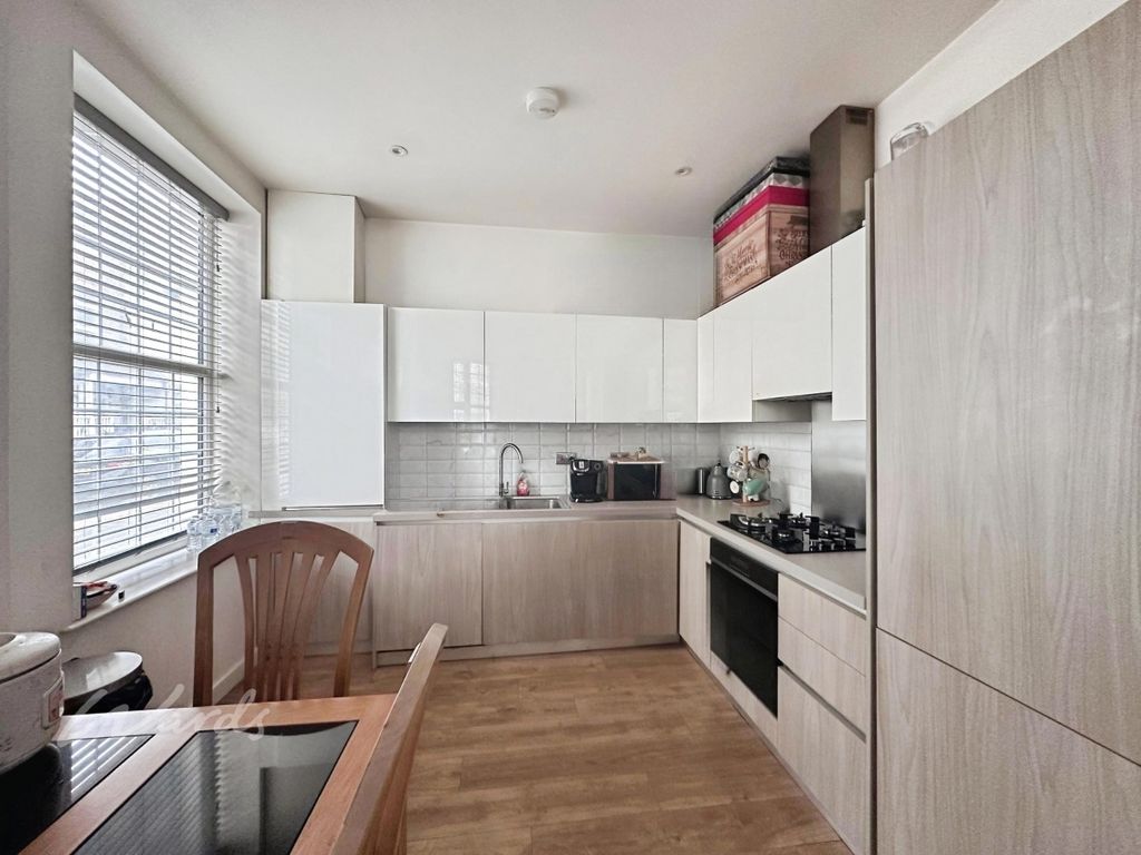 Property photo 2 of 6 2 The Knot Kitche...