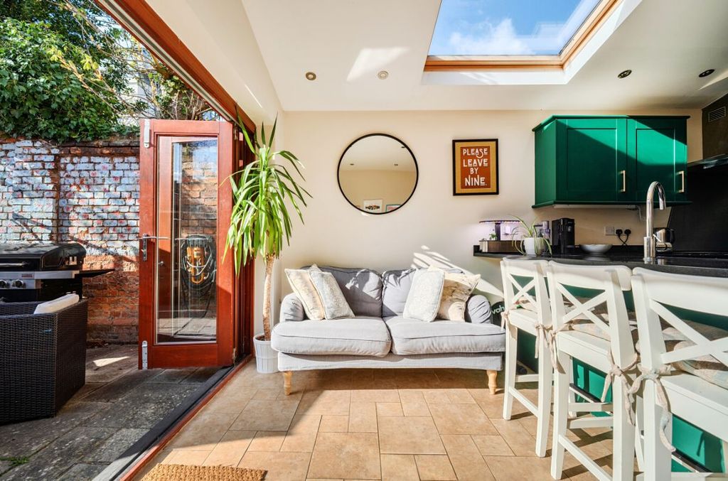 Property photo 2 of 20