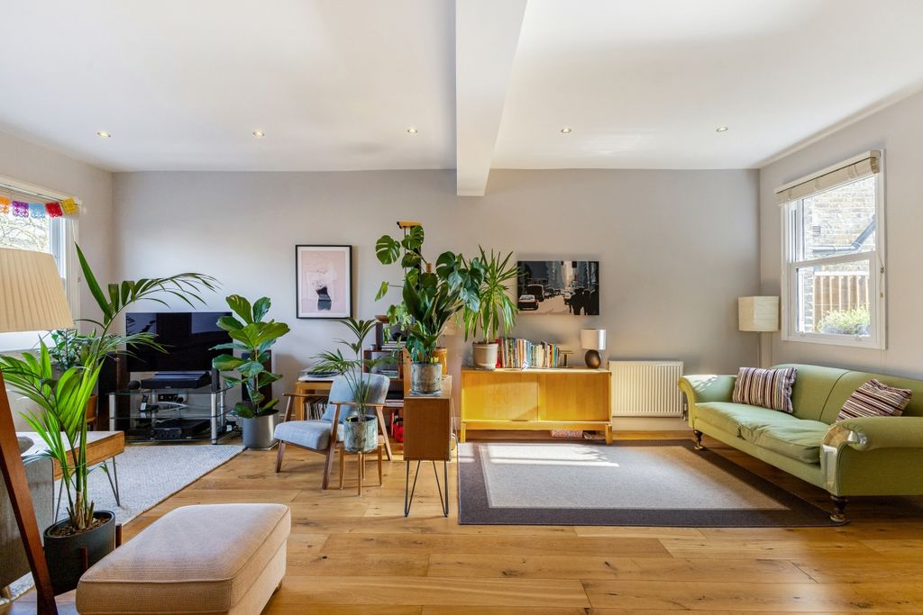 Property photo 2 of 23 104482_28 Station...