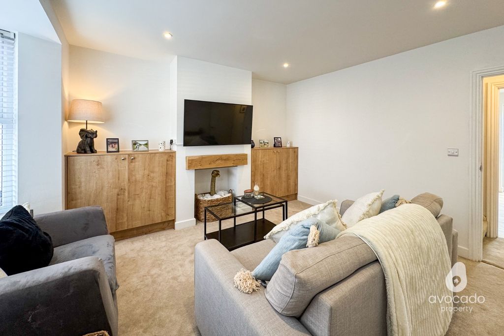 Property photo 2 of 15 4836505