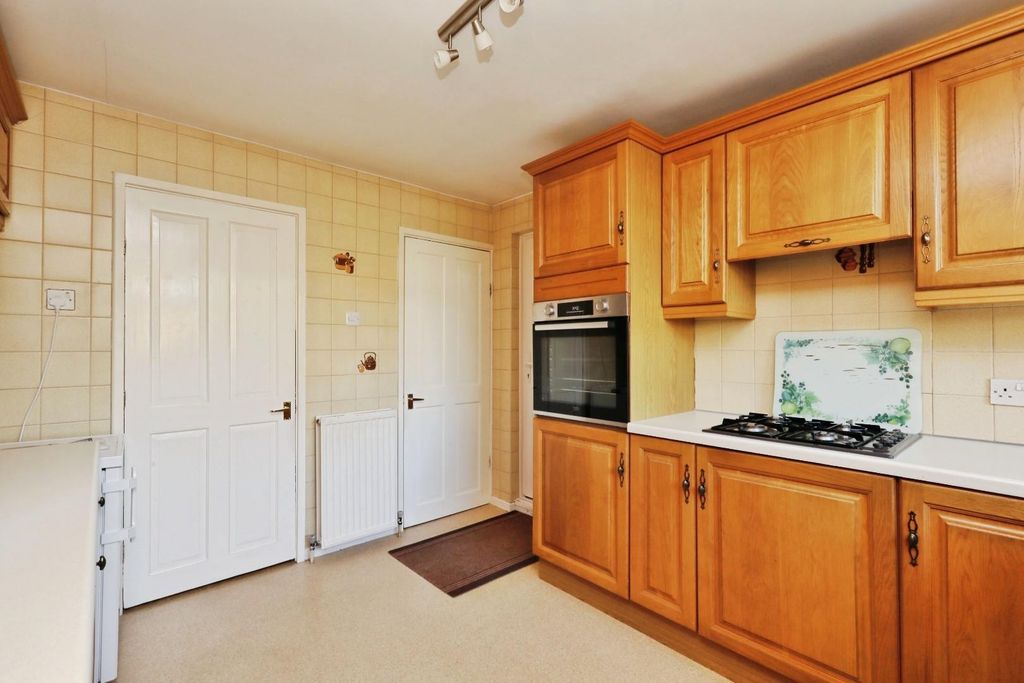 Property photo 2 of 21 Kitchen