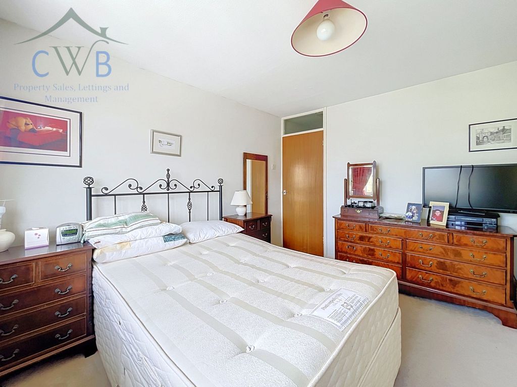 Property photo 3 of 14 Master Bedroom