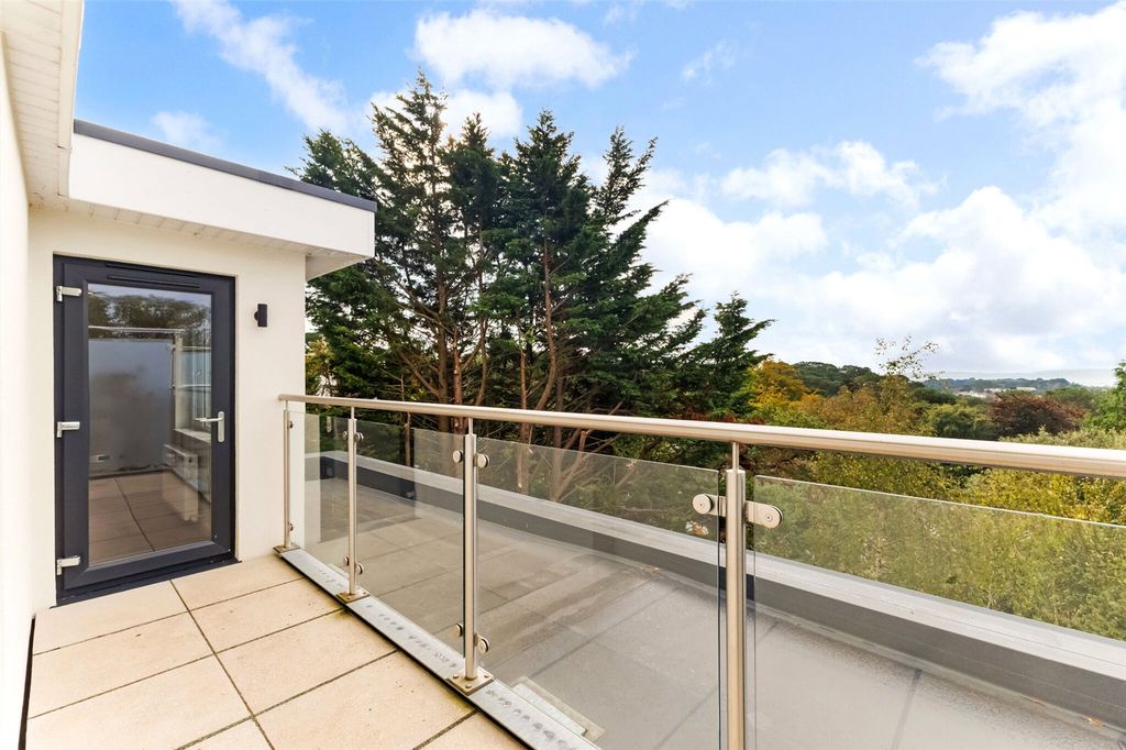 Property photo 1 of 6 3rd Floor Balcony