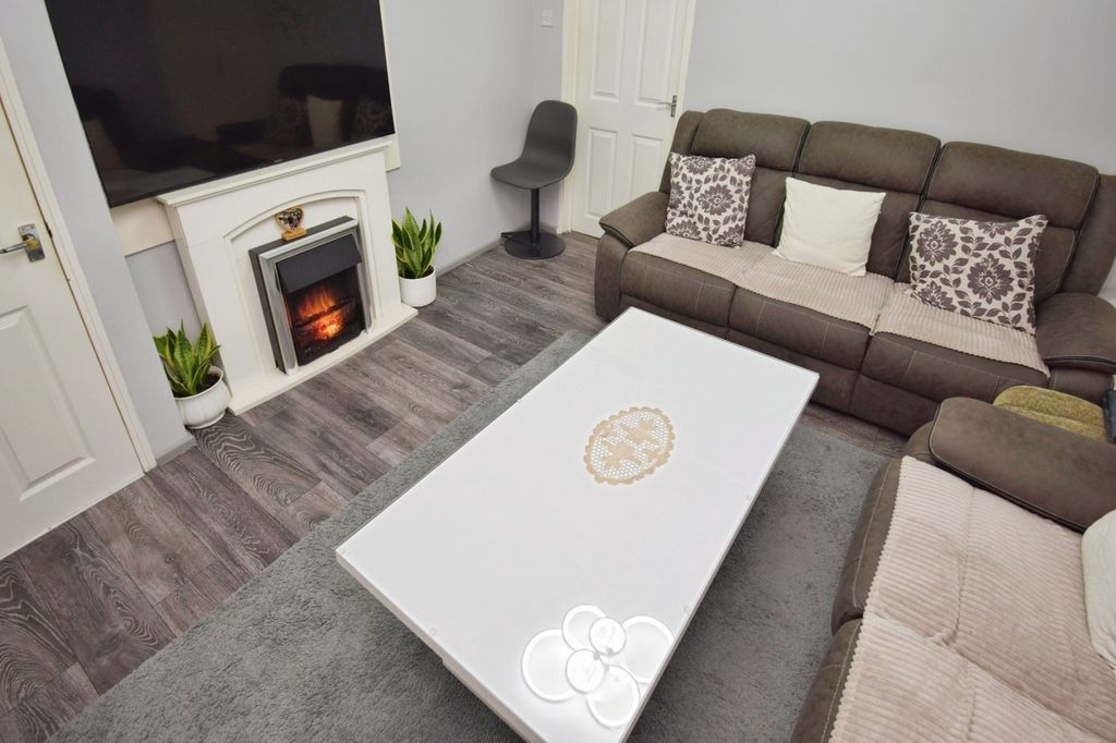 Property photo 3 of 20 Sitting Room