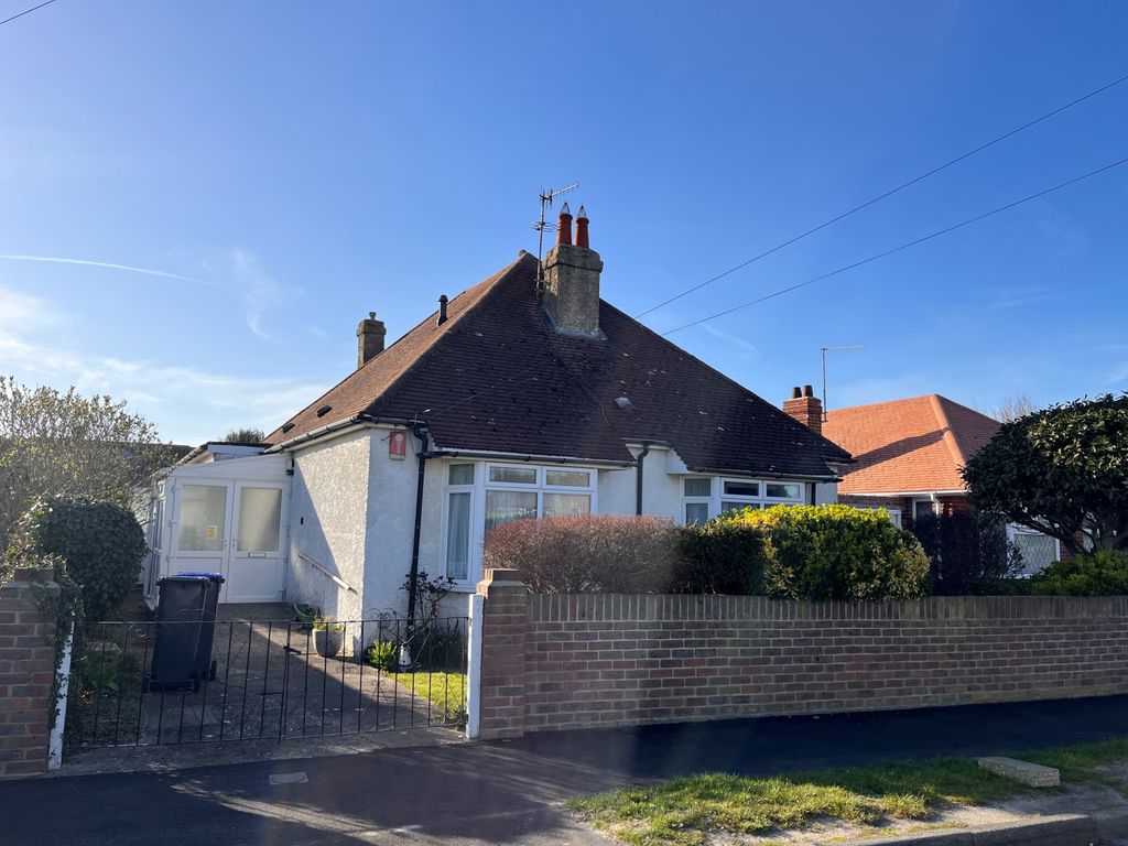 Property photo 1 of 16 Cecil Road, Lancing