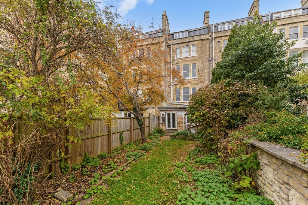 Property photo 2 of 10 Garden