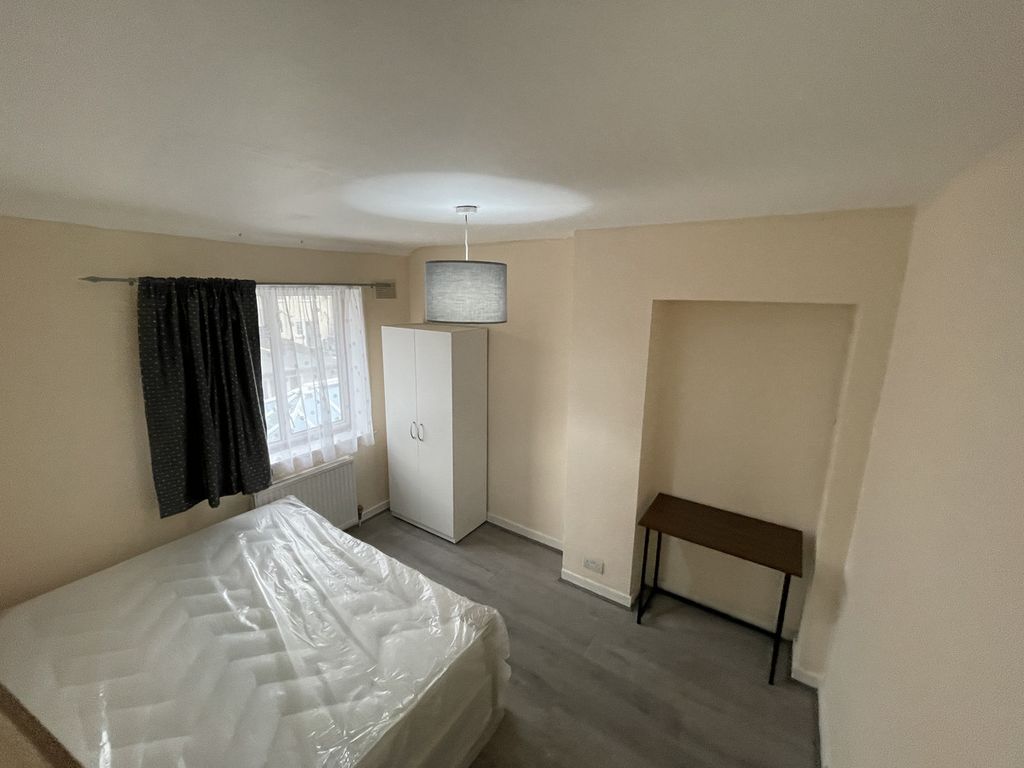 Property photo 1 of 4