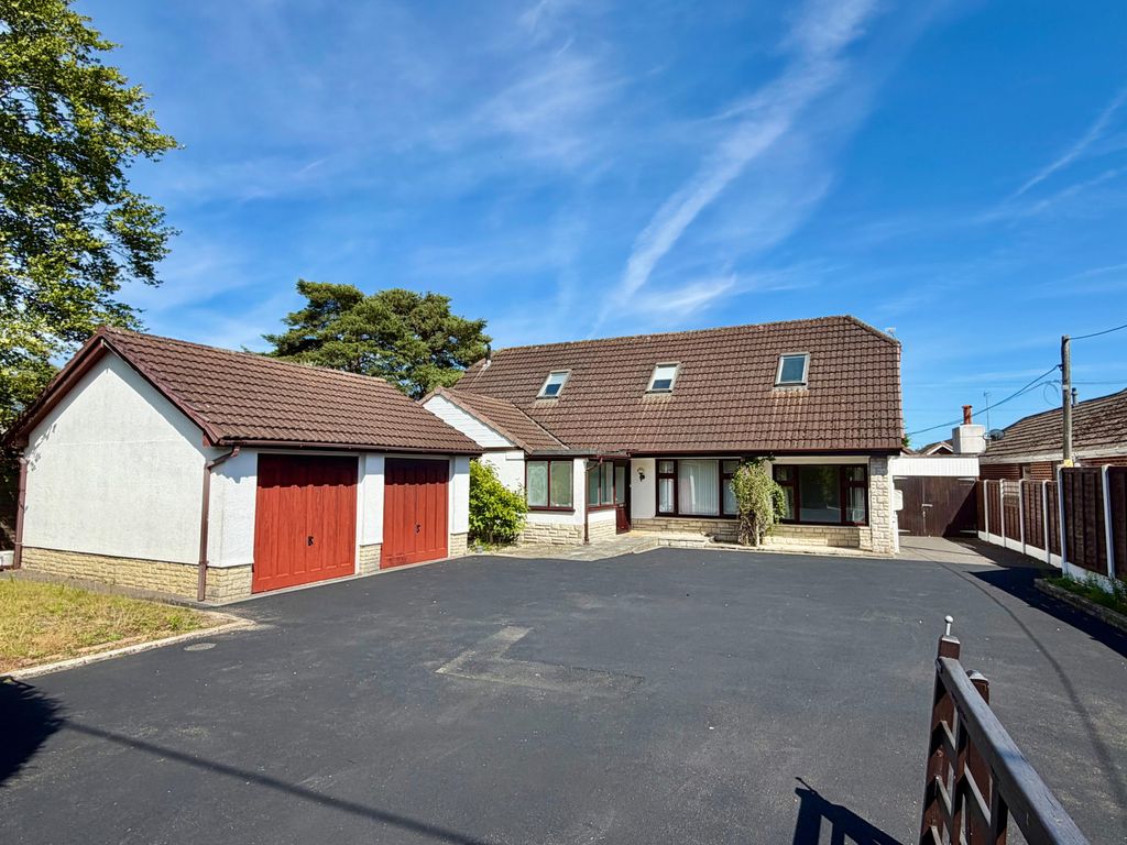 Property photo 1 of 31 Five Bedroom Chalet House With Annexe
