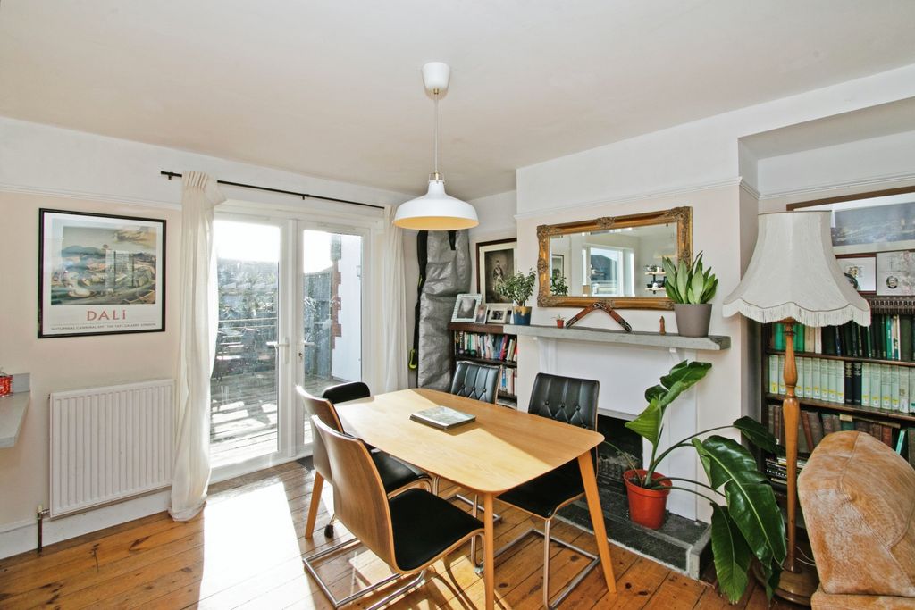 Property photo 3 of 26 Dining Room