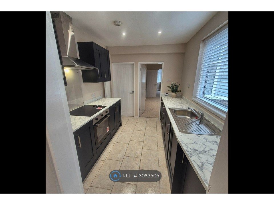 Property photo 1 of 11 Kitchen