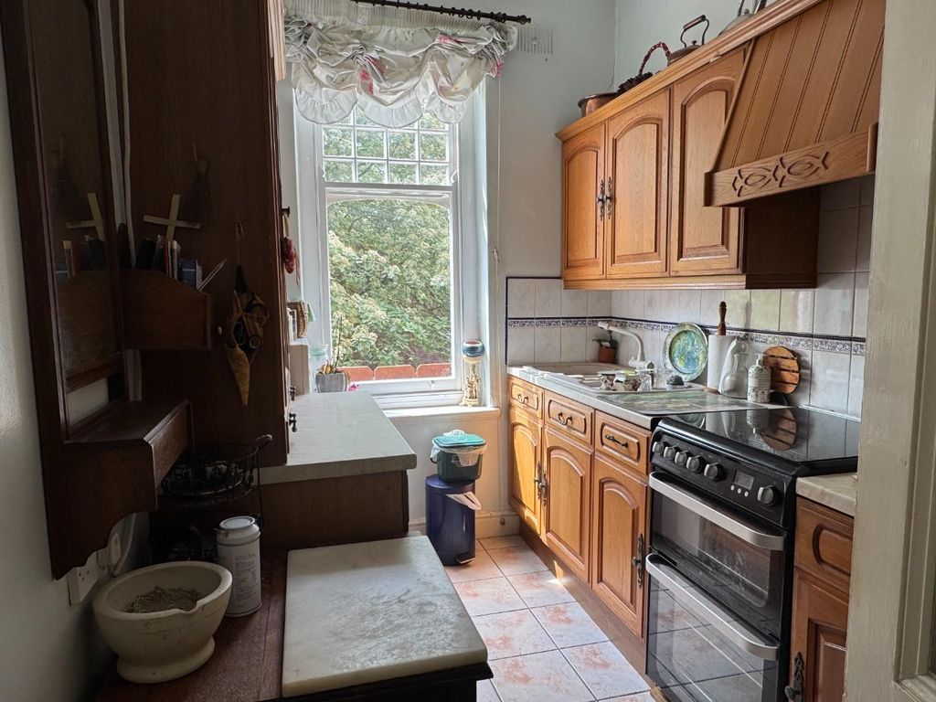 Additional image 7 of 2 bed flat for saleVictoria Road, Penarth CF64