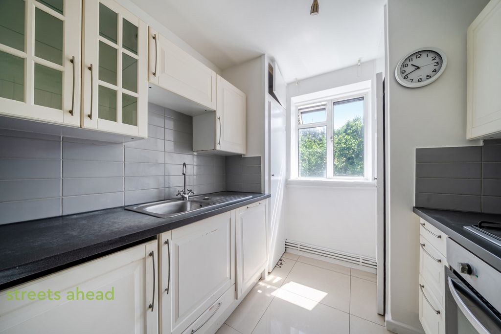 Property photo 3 of 16 9B021Ea2-30A9-4B8...