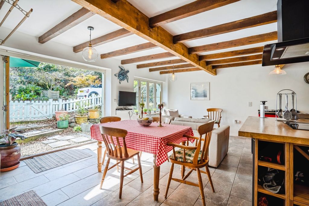 Property photo 3 of 34 Open Plan