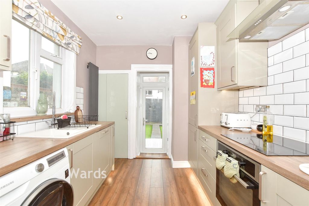 Property photo 1 of 15 Kitchen