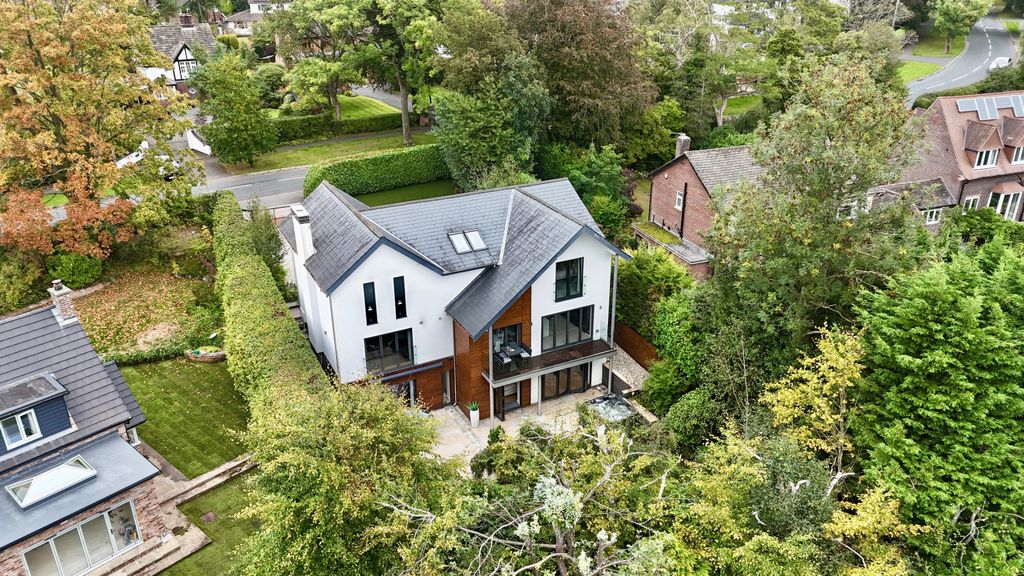 Property photo 1 of 37 White Lodge, Prestbury, Cheshire Sk10 4Hu