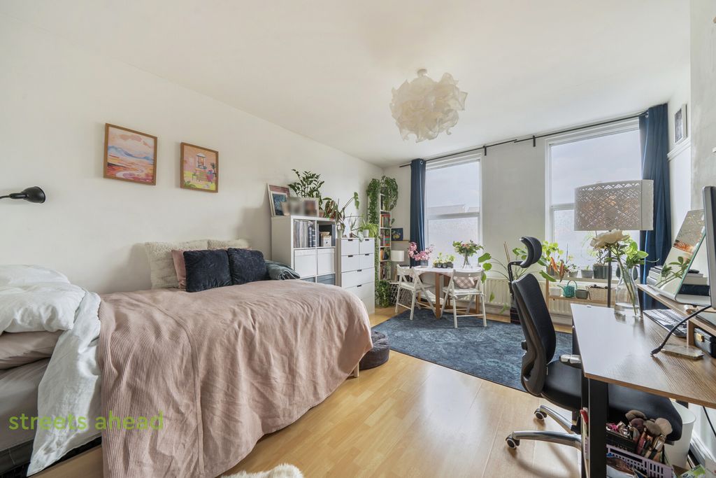 Property photo 1 of 16 A7Ac24Ef-547B-4Ab...
